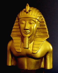 Ramses II sculpture Pharaon